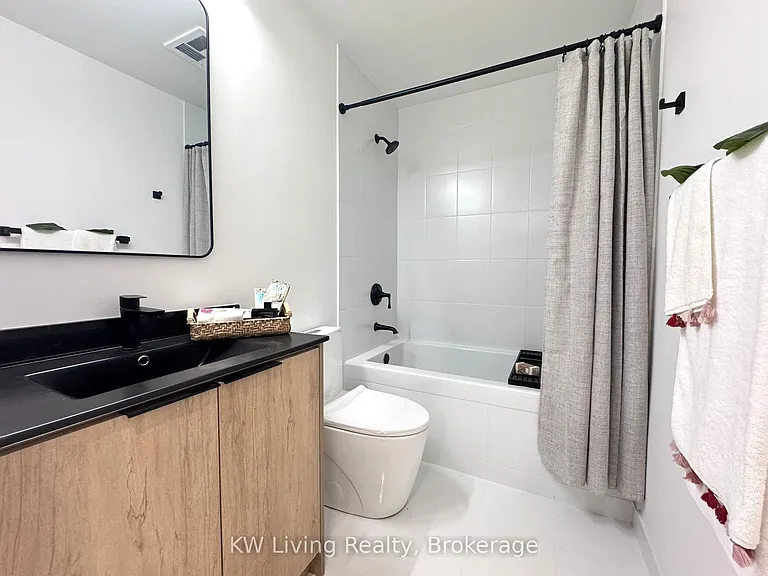 33 Charles St E #2301 — Photo 7