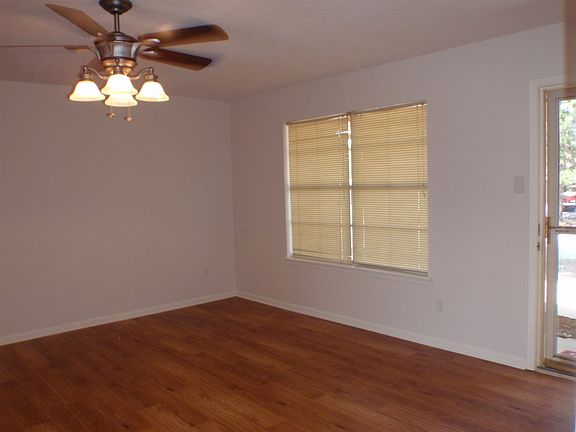 4th image of 504 Deerwood Dr