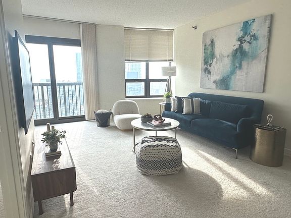3rd image of 400 N La Salle Dr APT 2809