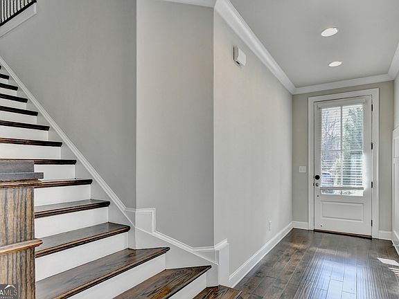 3rd image of 5200 Cresslyn Rdg