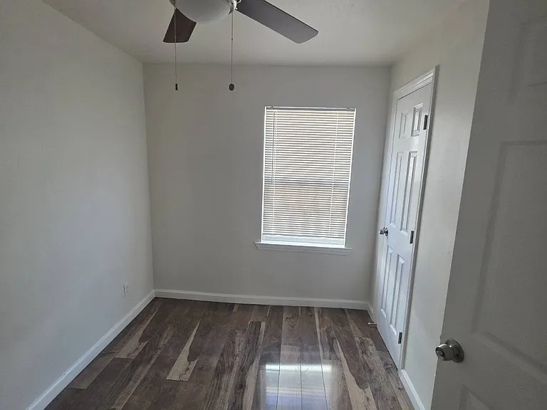 1837 Pullman St — Photo 17