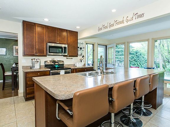 4th image of 2876 Wildwood Dr
