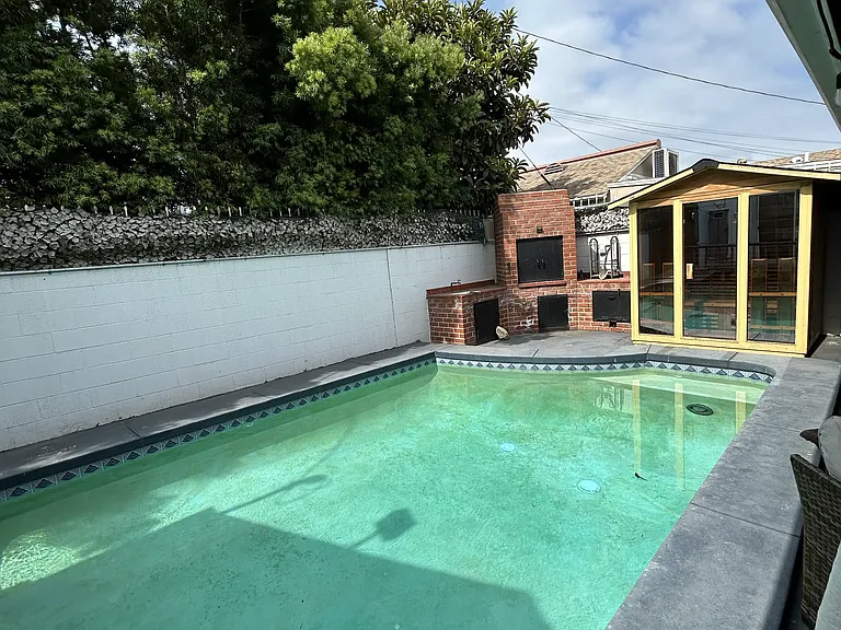 3741 6th Ave — Photo 5