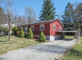 28 Mackenzie Rd, Hampton, NJ 08827