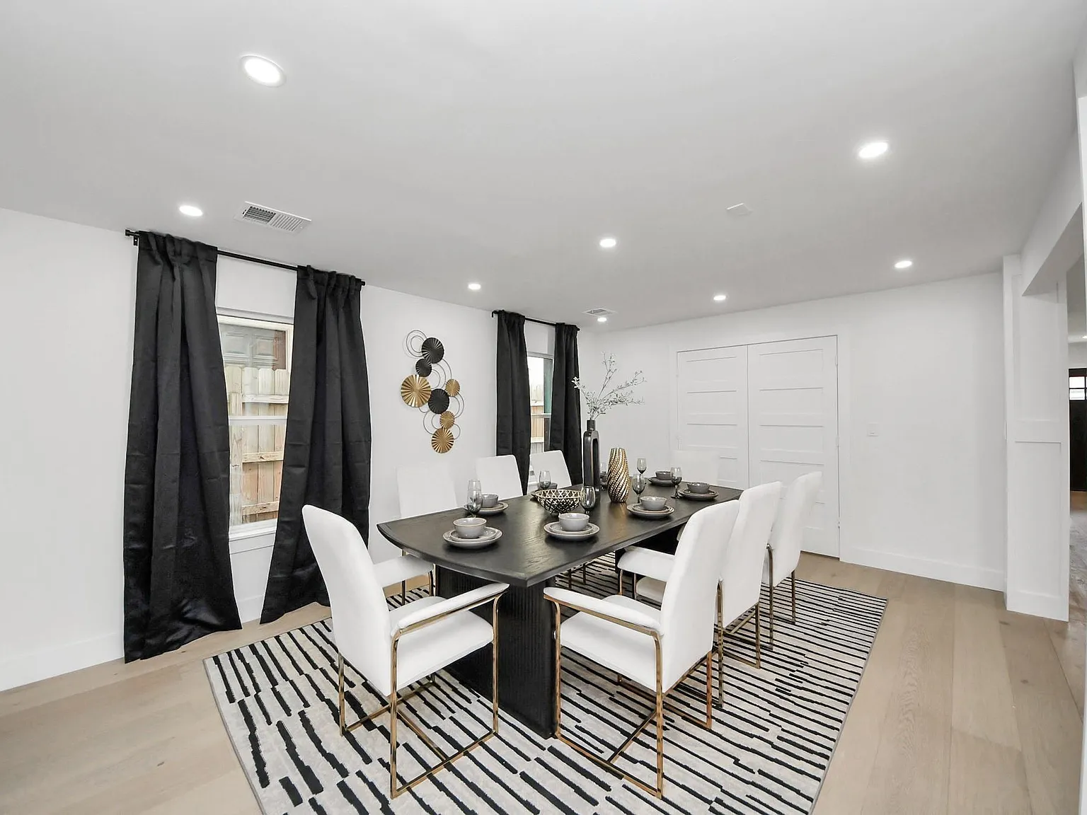 5 bed, 4.0 bath, 4117 sqft, $7,000 — Photo 4