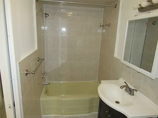 Rented by Mitra Hakimi Realty Group, LLC | media 17