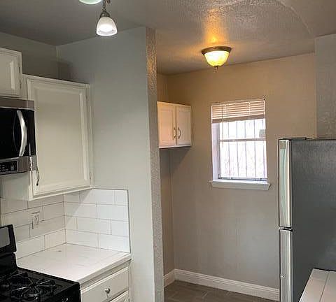 5th image of 3108 Voss Dr APT E