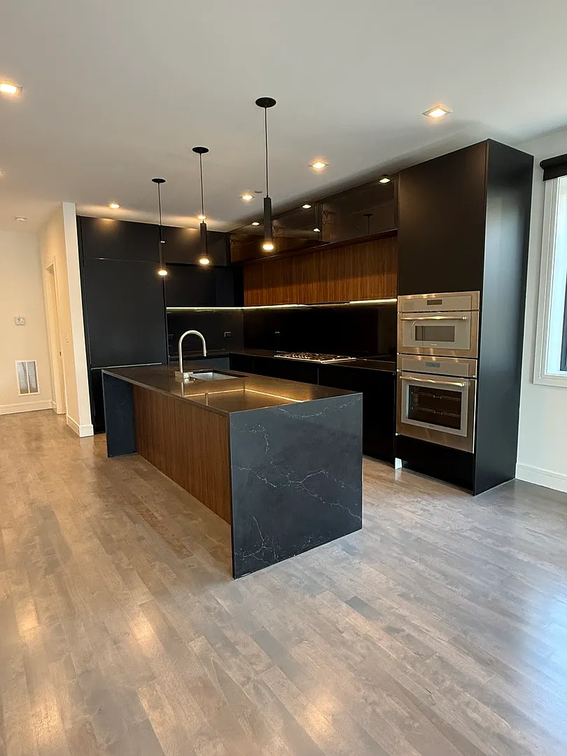 3 bed, 2400 sqft, $6,000 — Photo 3