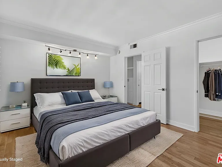 1301 N Flores St #4 — Photo 19