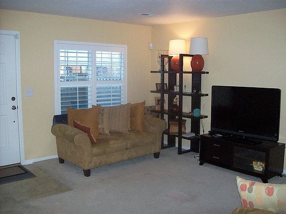 4th image of 579 N Alton Way #A