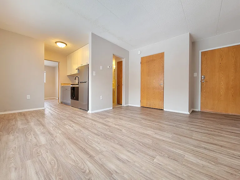 Midtown Apartments — Photo 8
