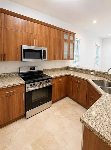 4 bed, 3.5 bath, 1946 sqft, $5,800 — Photo 3