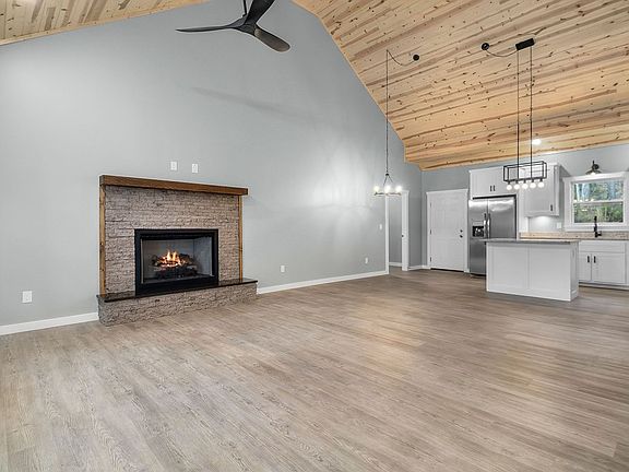 5th image of 236 Ellington Rd