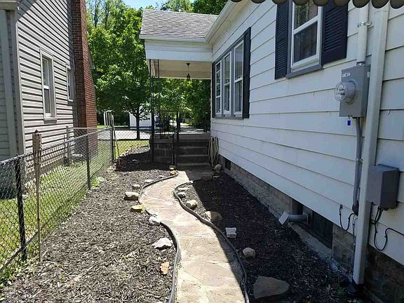 4th image of 2212 Park St