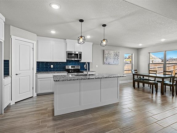 3rd image of 405 Silvaner St