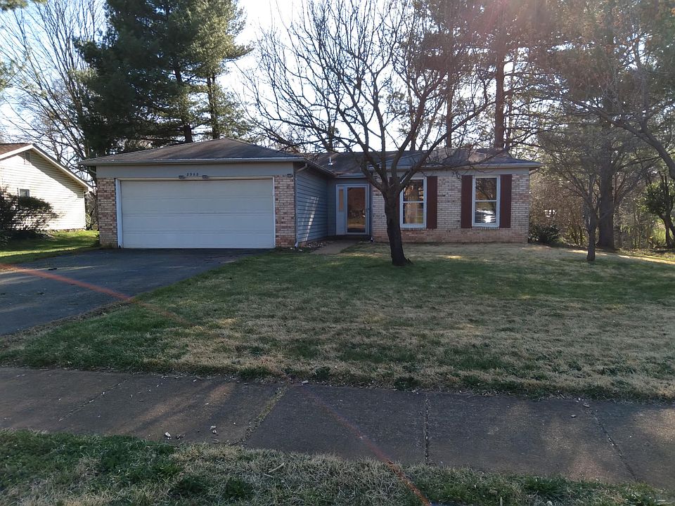 Located on quiet cul-de-sac with sidewalks, convenient to Rt 234, Rt66, downtown Manassas, the VRE, and plenty of shopping areas.