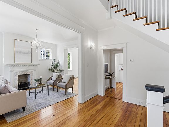 3rd image of 30 Gibbes St
