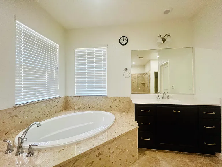 304 E Angelina Ave — Photo 26