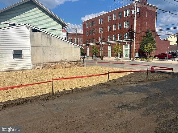 2nd image of 512 Market St