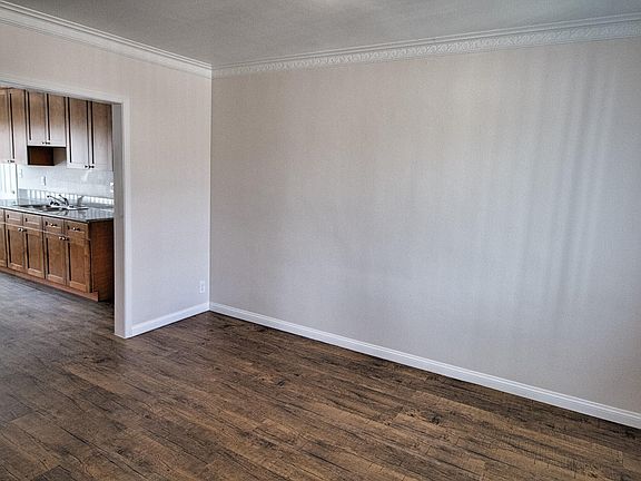 5th image of 10030 S Van Ness Ave APT 2