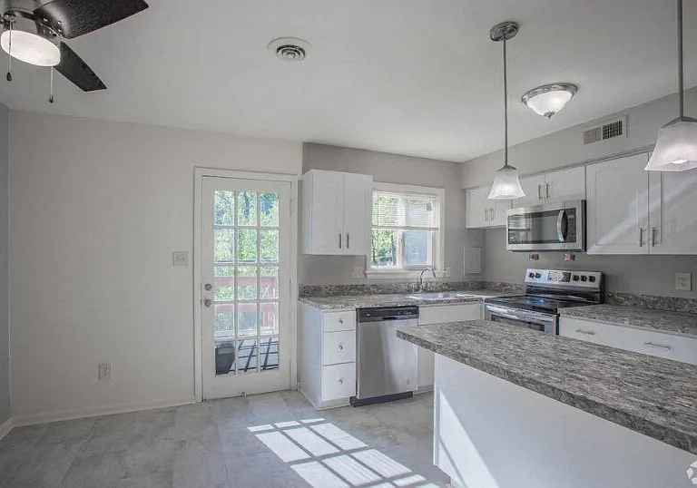 Turnberry Wells Townhomes — Photo 6