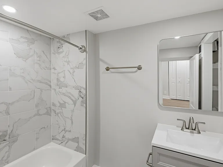2388 Champlain St NW #1 — Photo 4