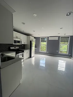 Rented by Ariel Property Advisors | media 1