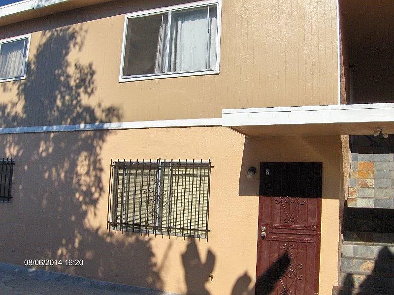2 bed, 900 sqft, $2,500 — Photo 3