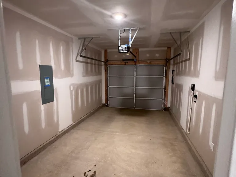1114 Crescent Moon Loop — Photo 4