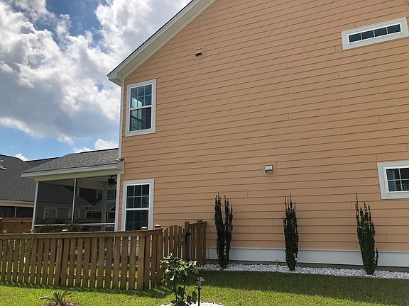 3rd image of 203 Carriage Hill Pl
