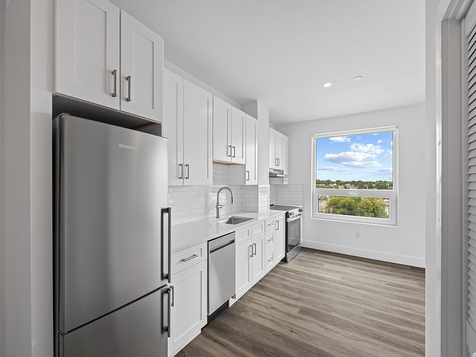 1st image of 30 Broad St #903