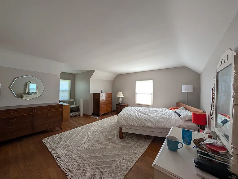 2543 E Livingston Ave — Photo 13