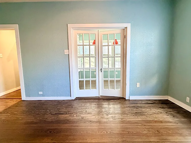 419 W Lullwood Ave — Photo 6