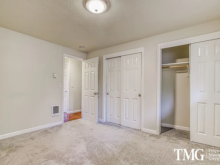 Jackson Court Apartments — Photo 23