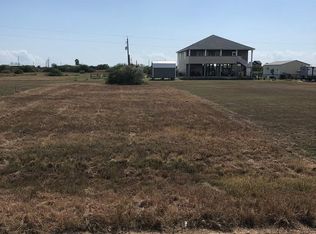 205 Seahorse Dr, Palacios, TX 77465