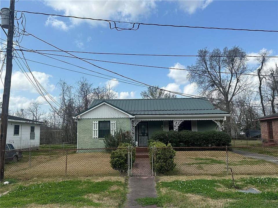 1st image of 199 Chestnut St