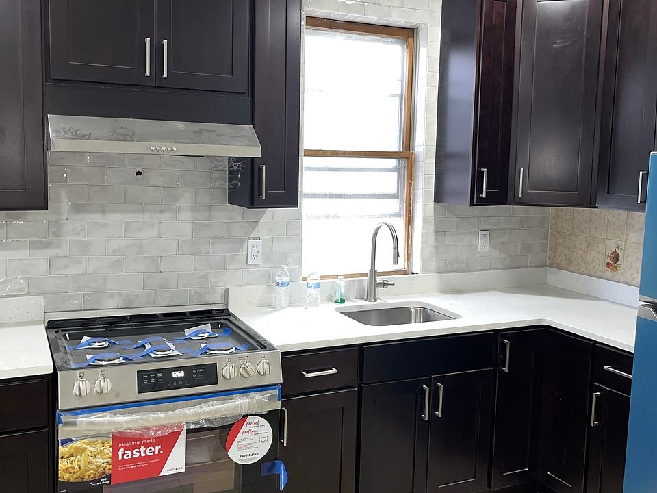 1st image of 73 Wales Ave Floor 1