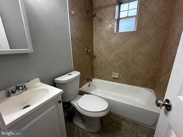4632 Hillside Rd SE — Photo 6