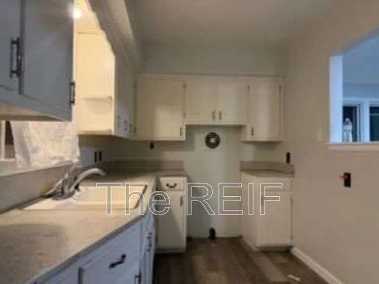 1553 Illinois Ave — Photo 12