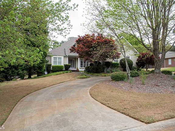 2nd image of 5818 Silverthorn Dr