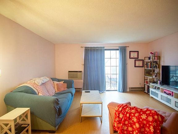 4th image of 1 Royal Crest Dr APT 12