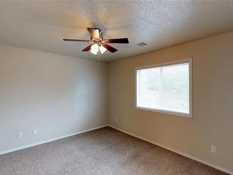 Sierra Vista Apartments — Photo 67