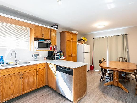 3rd image of 185 Thurman Cir
