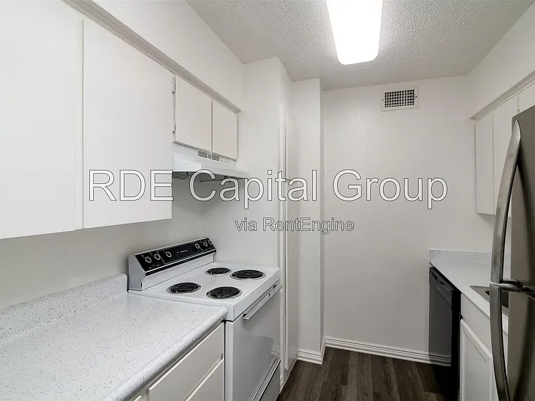 7054 Glenview Dr #71 — Photo 5