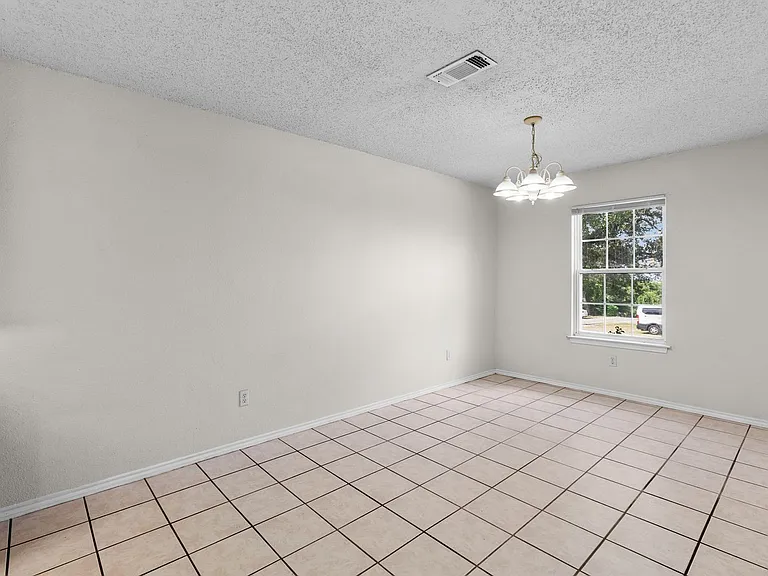 1629 Gordon St — Photo 9
