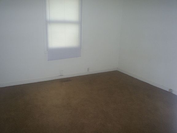 3rd image of 960 Astor Ave SW