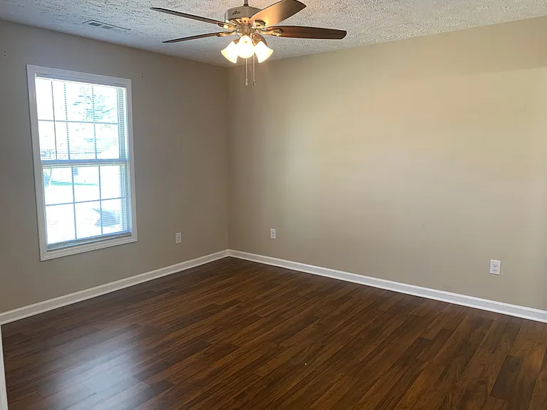 379 Hendrixson Dr — Photo 5
