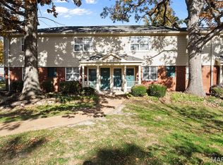 1530 Swallow Dr, Saint Louis, MO 63144