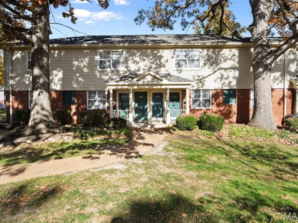 1530 Swallow Dr, Saint Louis, MO 63144