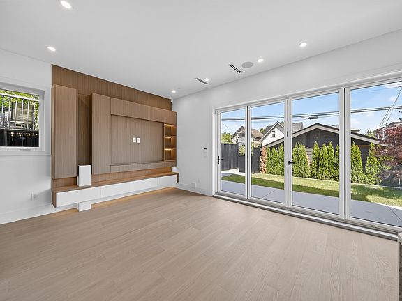2nd image of 847 E 10th Ave #2